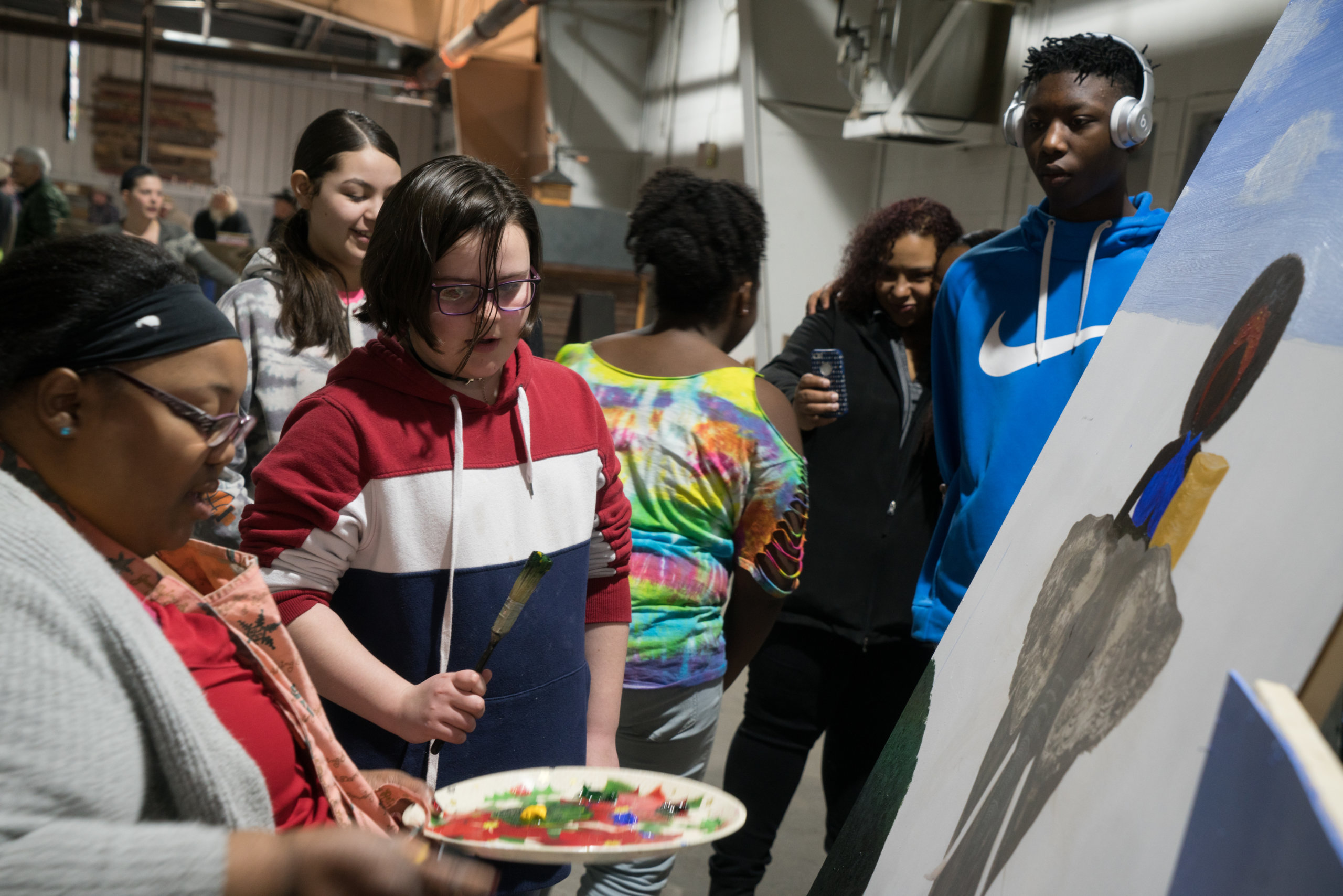 Painting-group-watching-artist-scaled